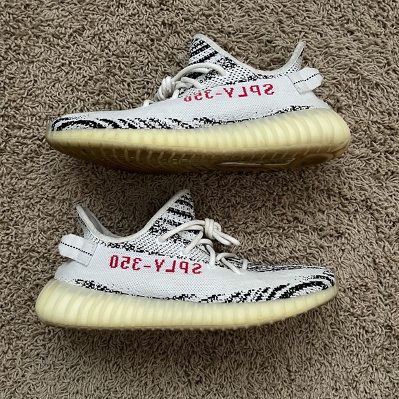 Size 10.5 - adidas Yeezy Boost 350 V2 Low Zebra - Picture 1 of 6